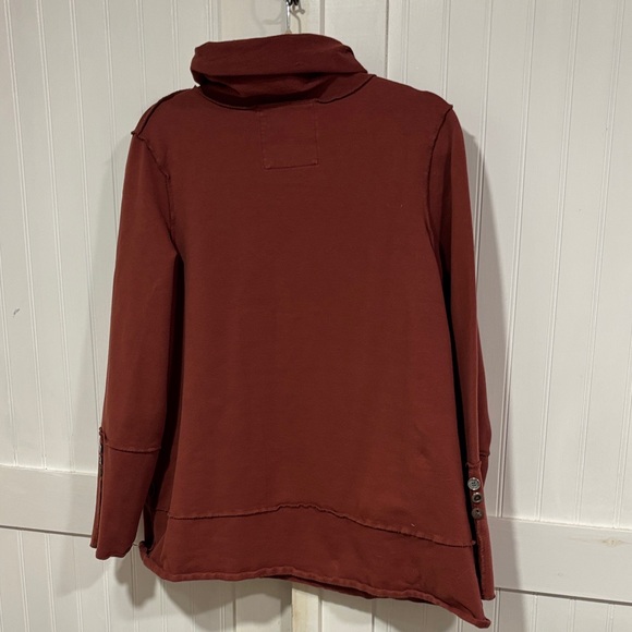 Neon Buddh Brick/brownish Cowl Neck pullover w/cute Button Accents. Roomy size M - Picture 4 of 6